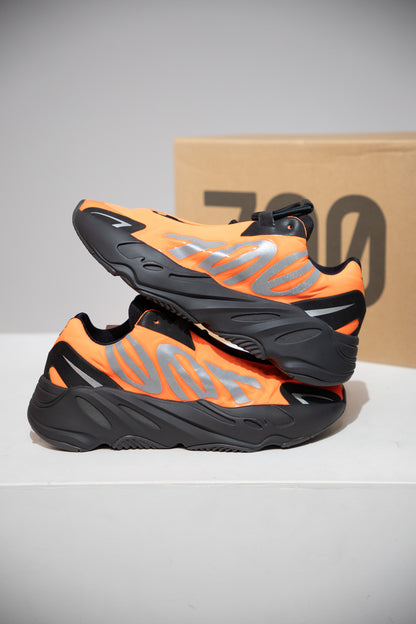 Yeezy 700 MNVN Orange (Taille 38)