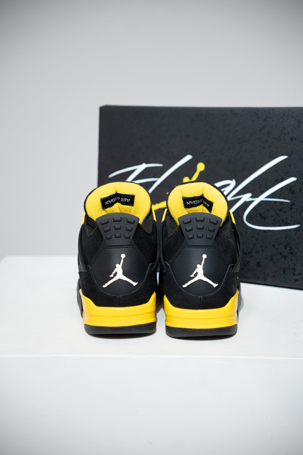 Jordan 4 Thunder (Taille 42,5)