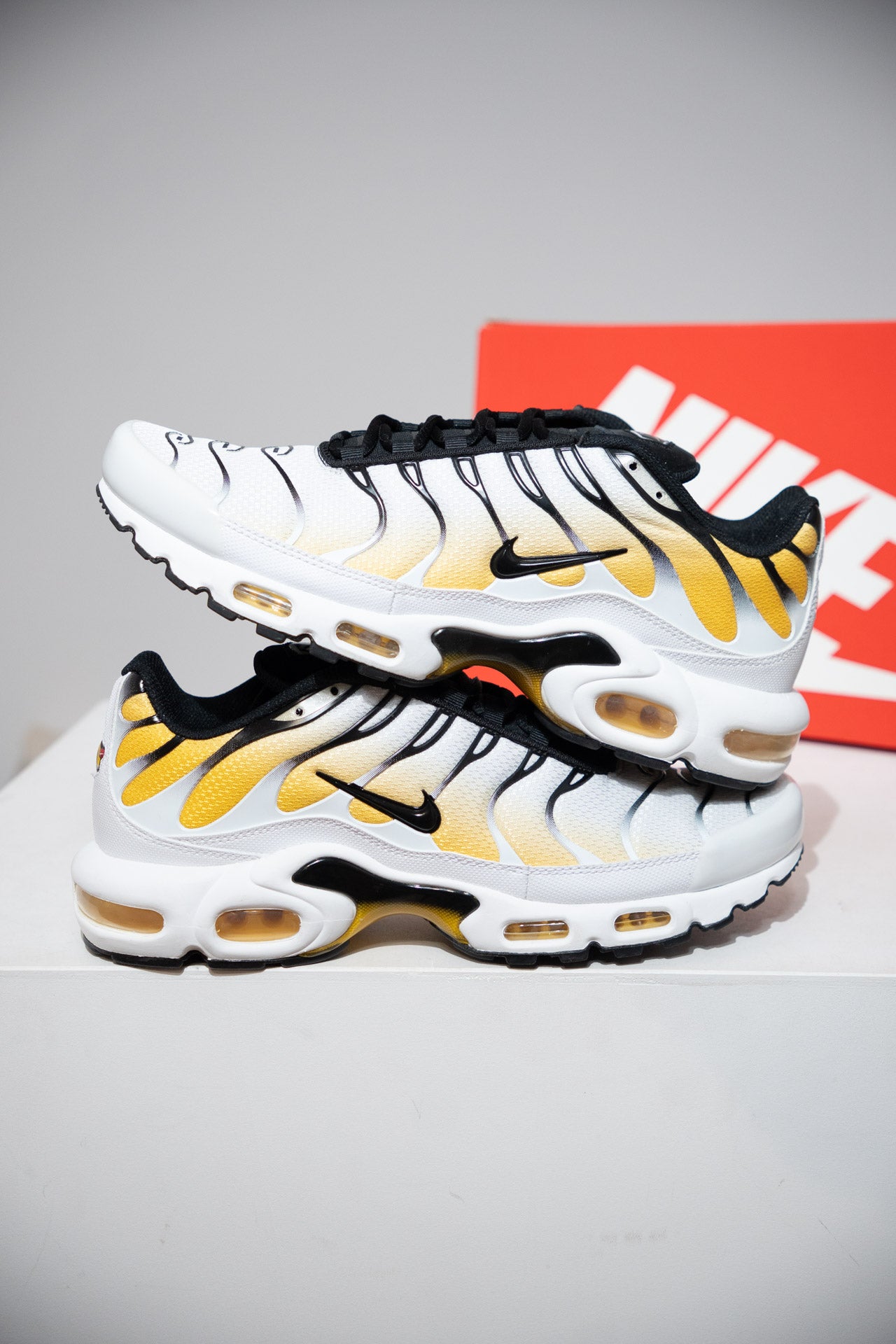 Air Max Plus (TN) White Varsity Maze Black (Taille 44)
