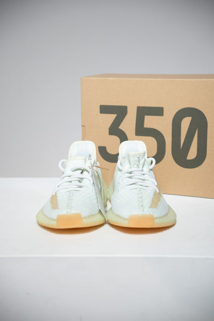 YEEZY 350 V2 Hyperspace (Taille 37 1/3)