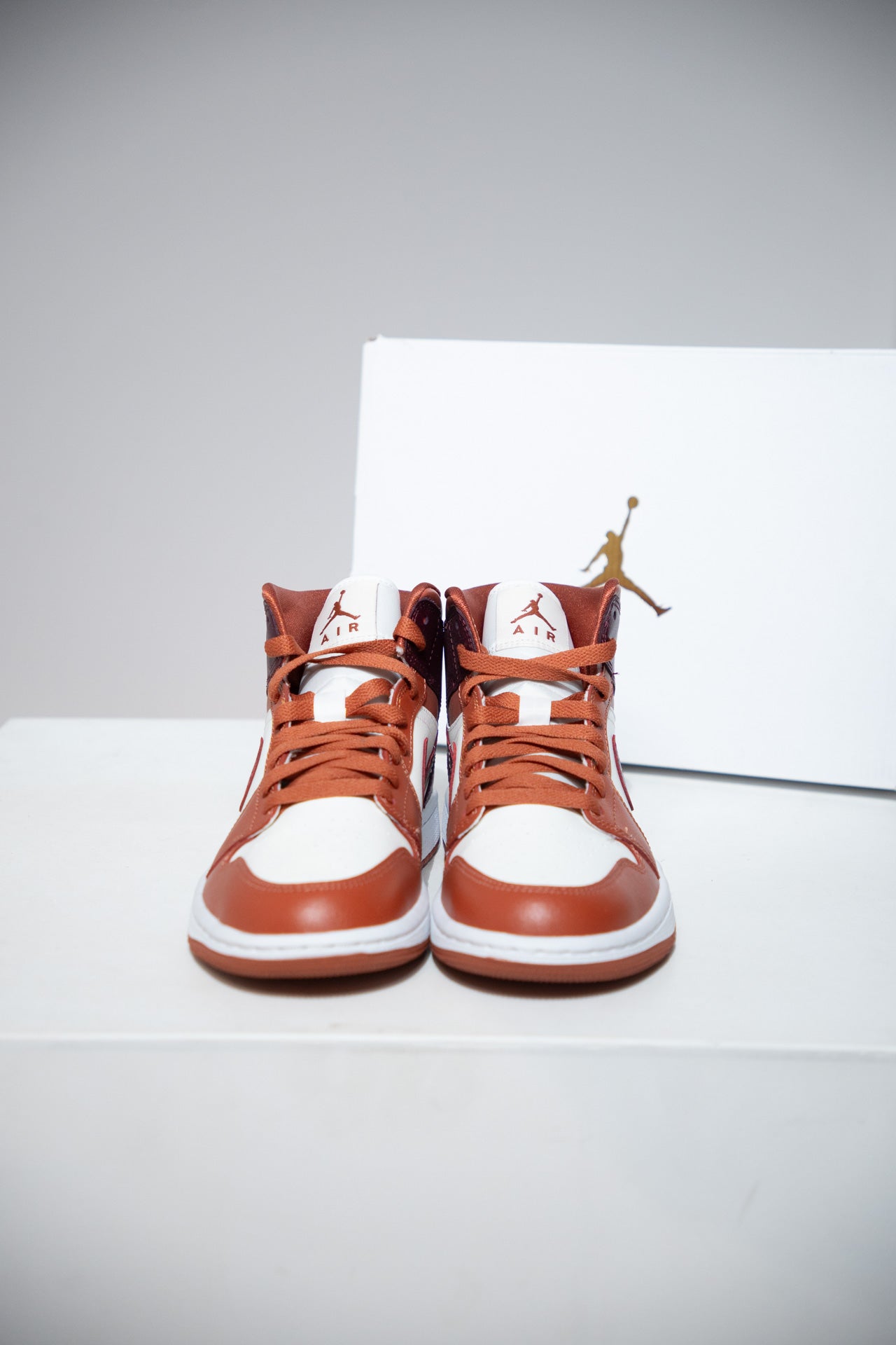 Jordan 1 Mid Dusty Peach (Taille 37,5)
