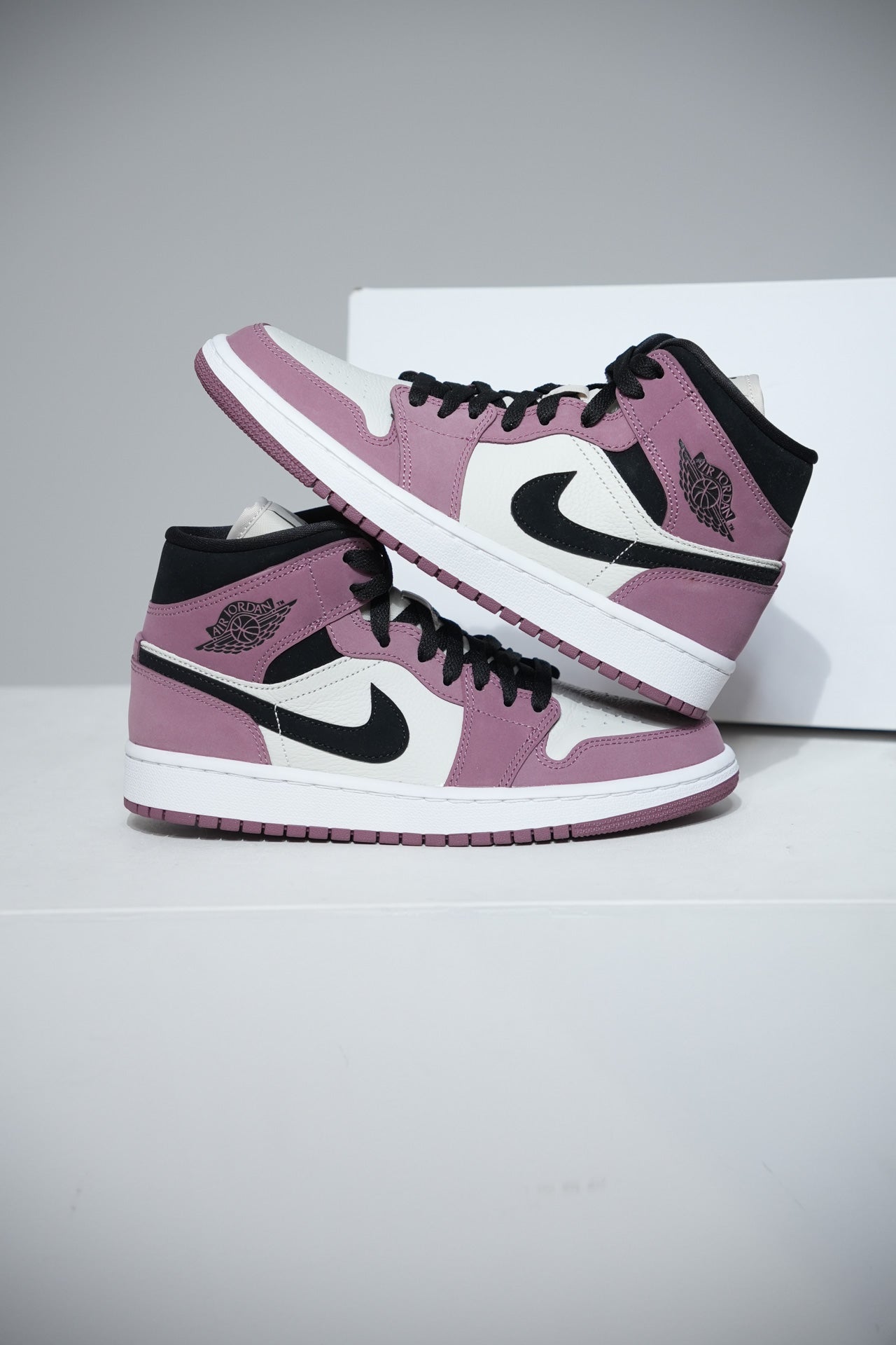 Jordan 1 Mid Mulberry (Taille 39)