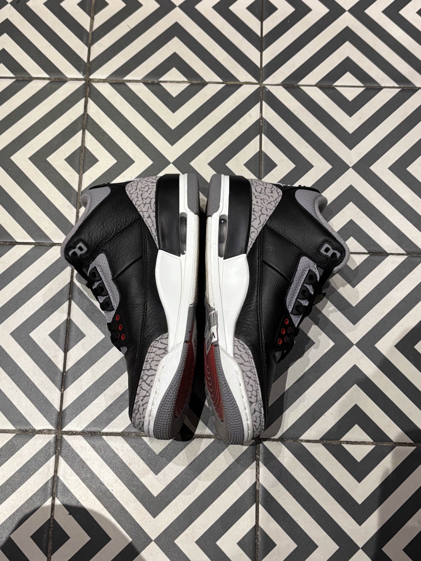 Jordan 3 Black Cement (Taille 40)