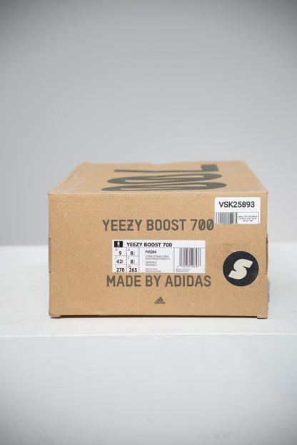yeezy 700 Utility Black (Taille 42 2/3)
