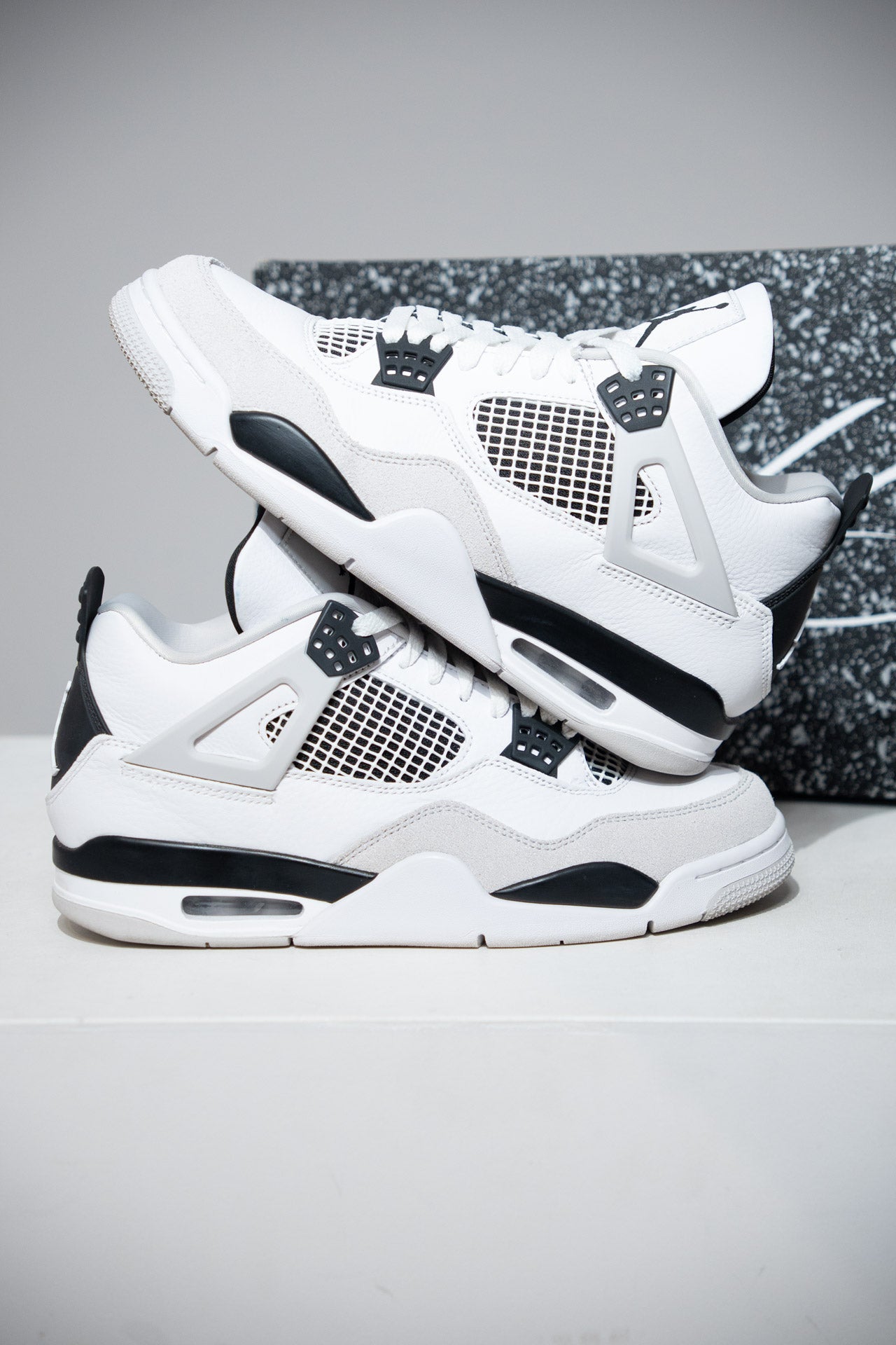 Jordan 4 Military Black (Taille 42)