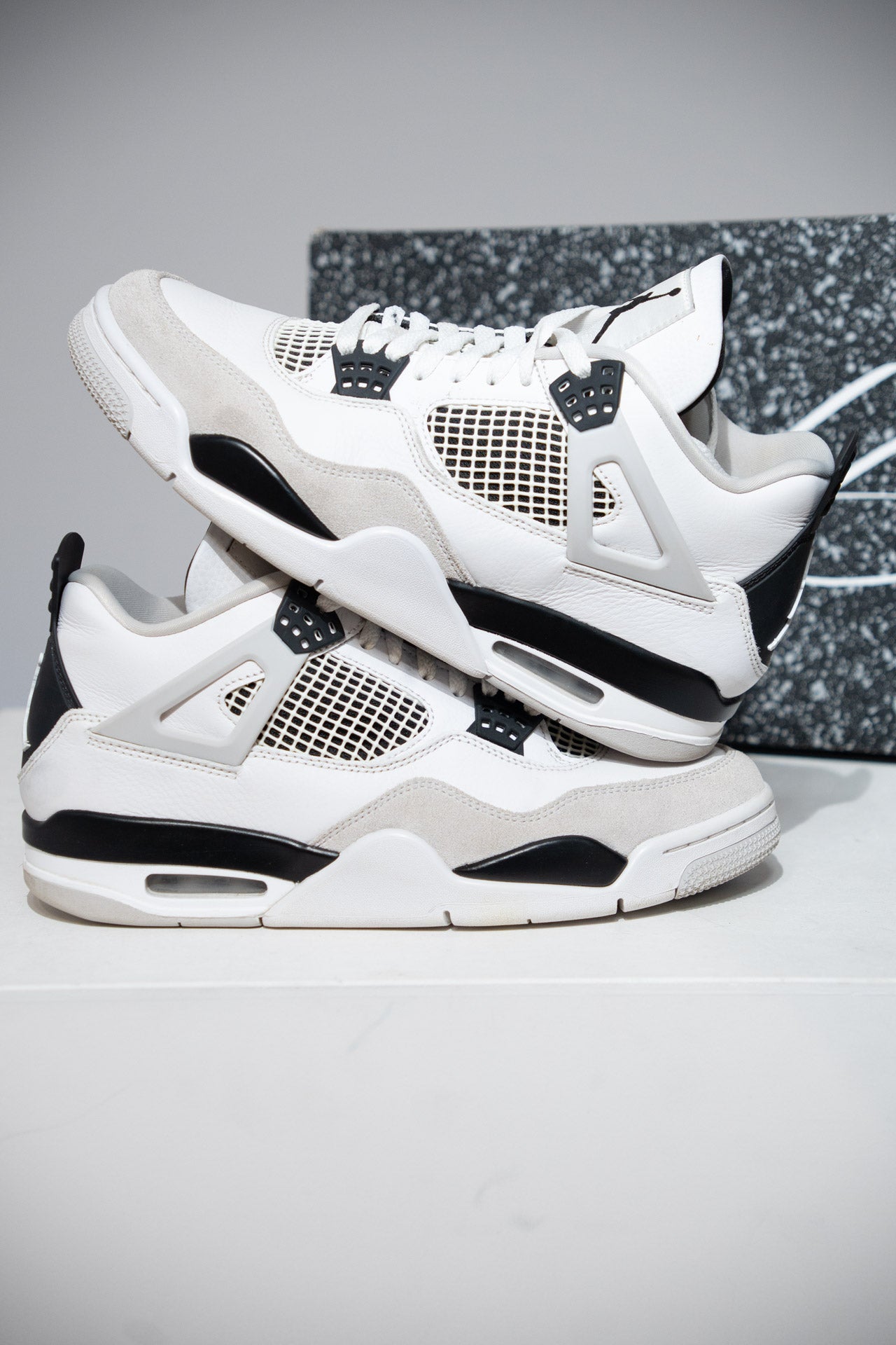 Jordan 4 Military Black (Taille 42,5)