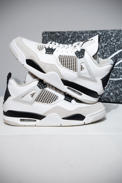 Jordan 4 Military Black (Taille 42,5)