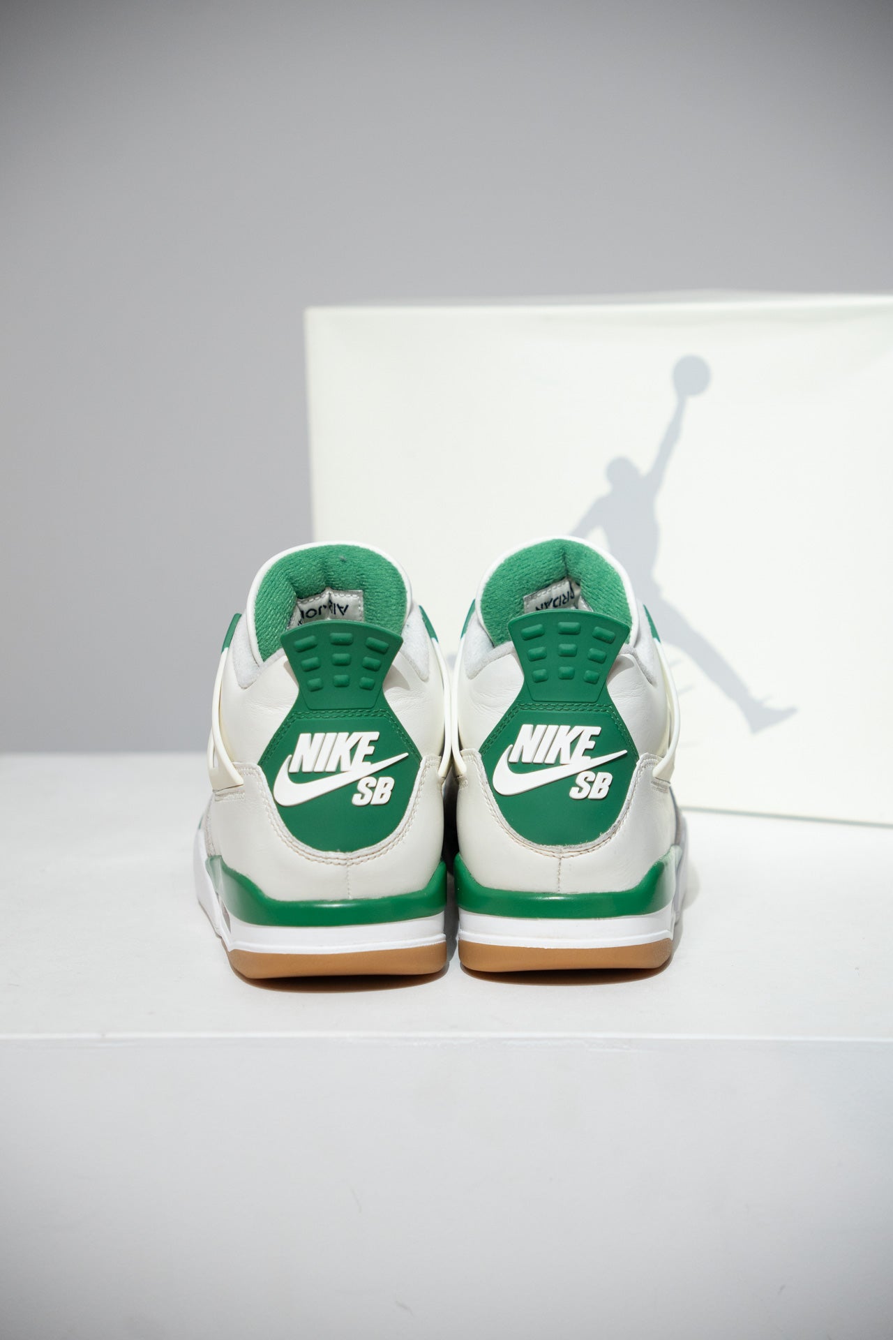 Jordan 4 SB pine Green (Taille 39)