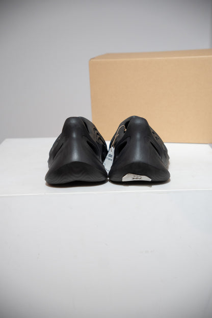 Yeezy Foam Runner Onyx (Taille 43)