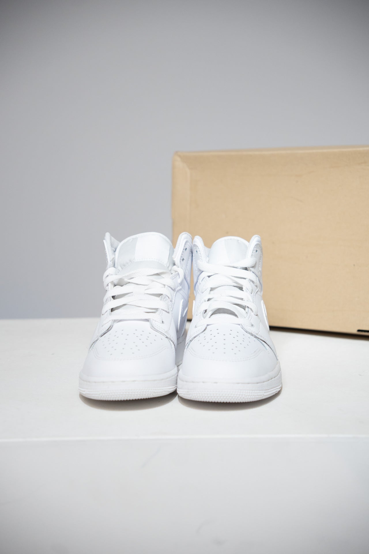 Jordan 1 Mid Triple White (Taille 38)