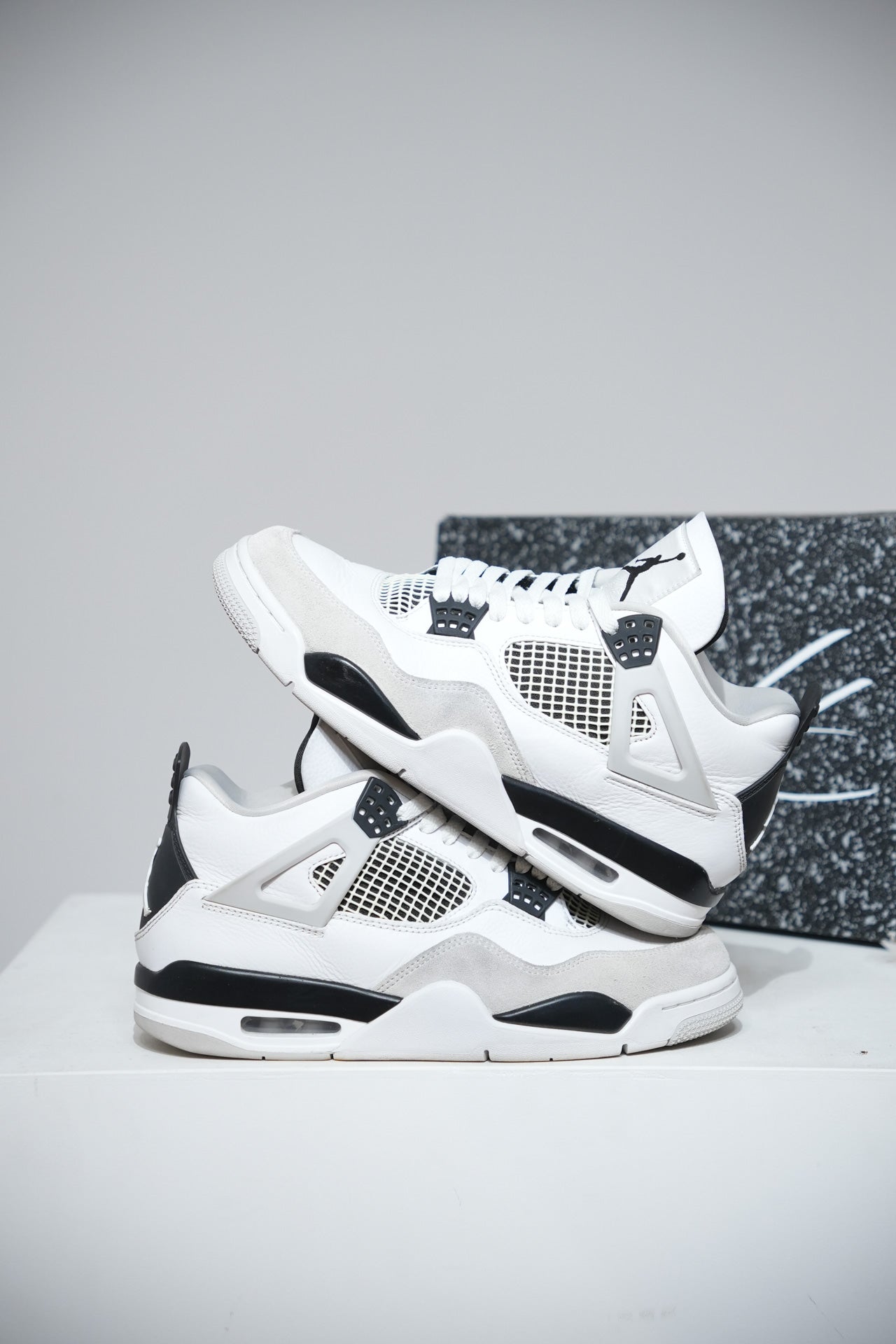 Jordan 4 Military Black (Taille 42,5)