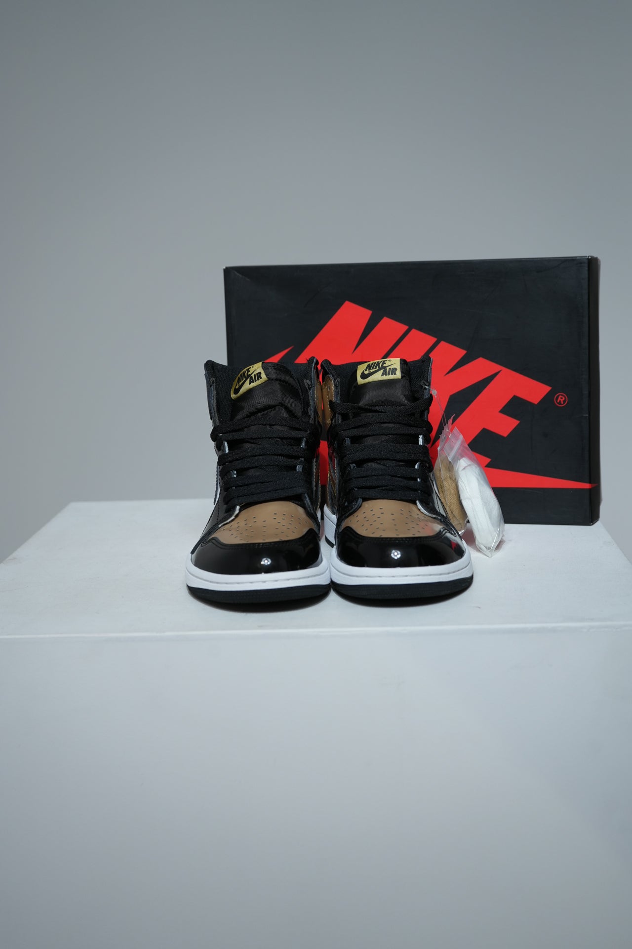 Jordan 1 High Gold Toe (Taille 43)