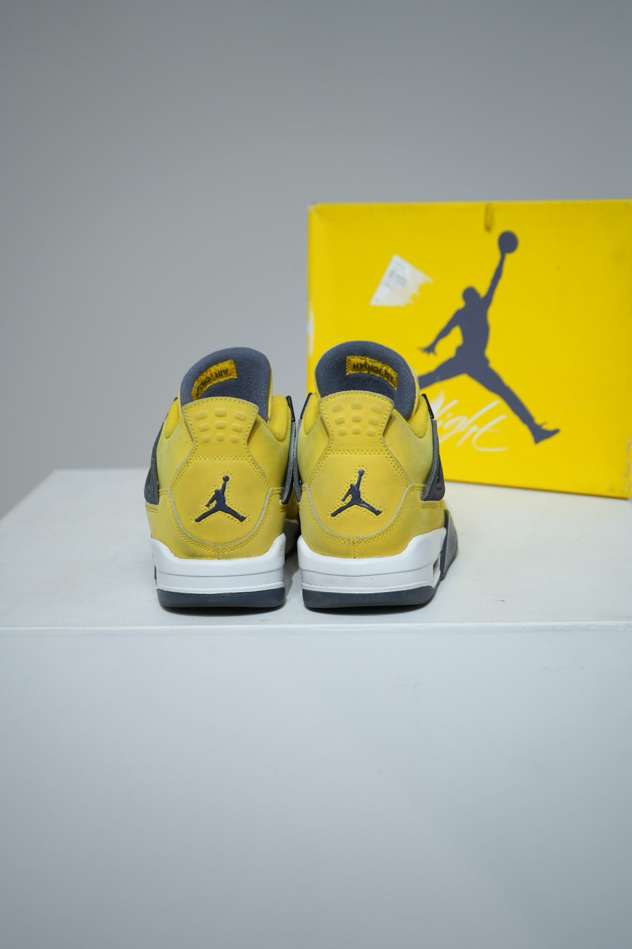 Jordan 4 Lightning GS (Taille 39)
