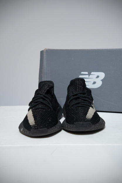 Yeezy 350 V2 Oreo (Taille 42)