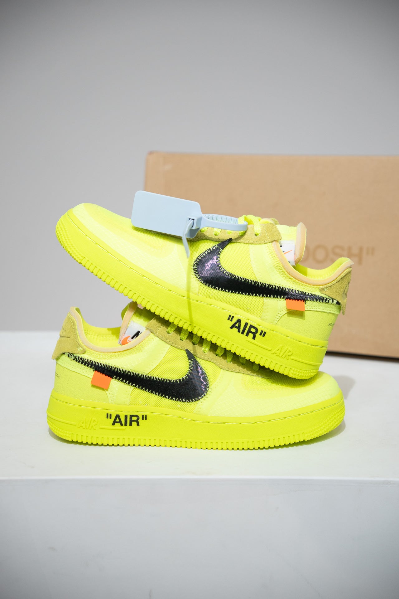 Air Force 1 Off White Volt (Taille 36,5)
